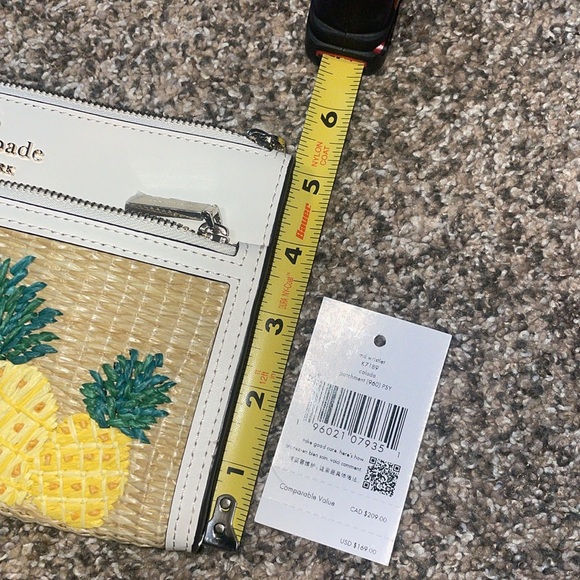 NWT! Kate Spade wristlet! - Picture 7 of 7
